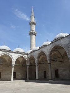 The peaceful inner courtyard of Suleymaniye Mosque