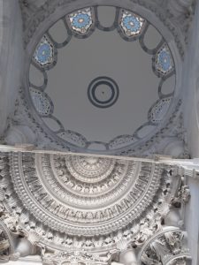 Don't forget to look up in Nuruosmaniye Camii.