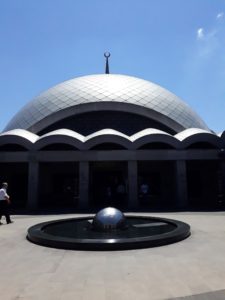 Şakirin Camii seen from the outside.