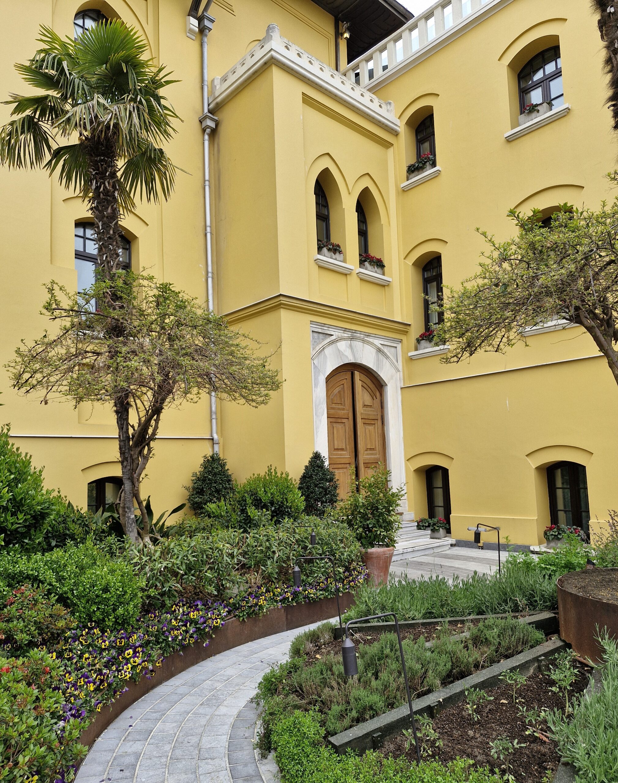 The Four Seasons Sultanahmet courtyard